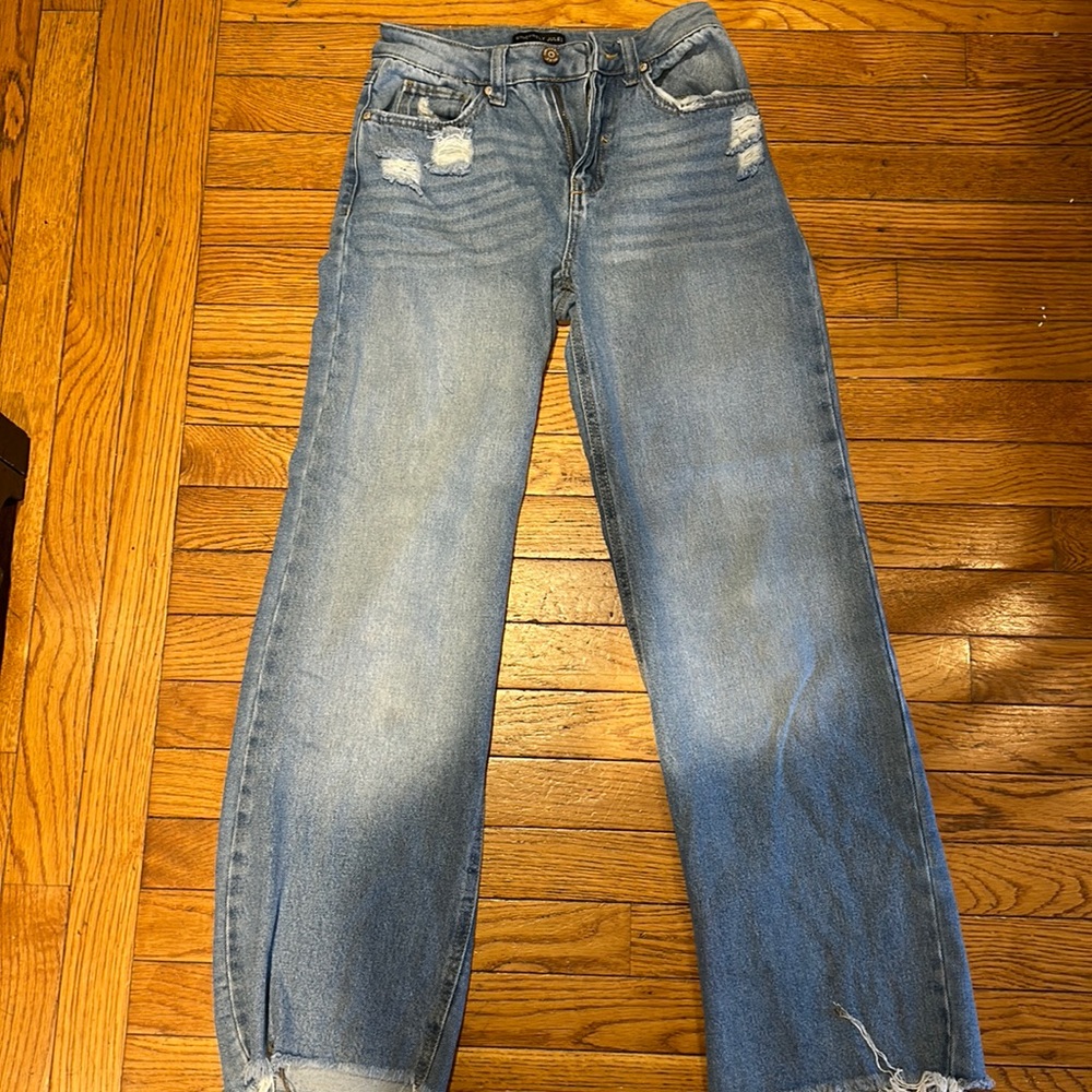 Wide leg / boot cut style jean